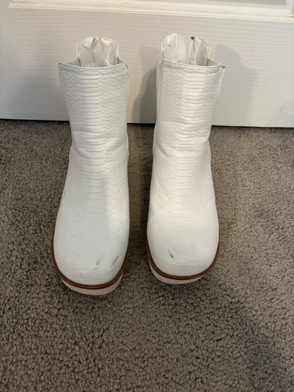 Pierre Dumas White Textured Ankle Booties